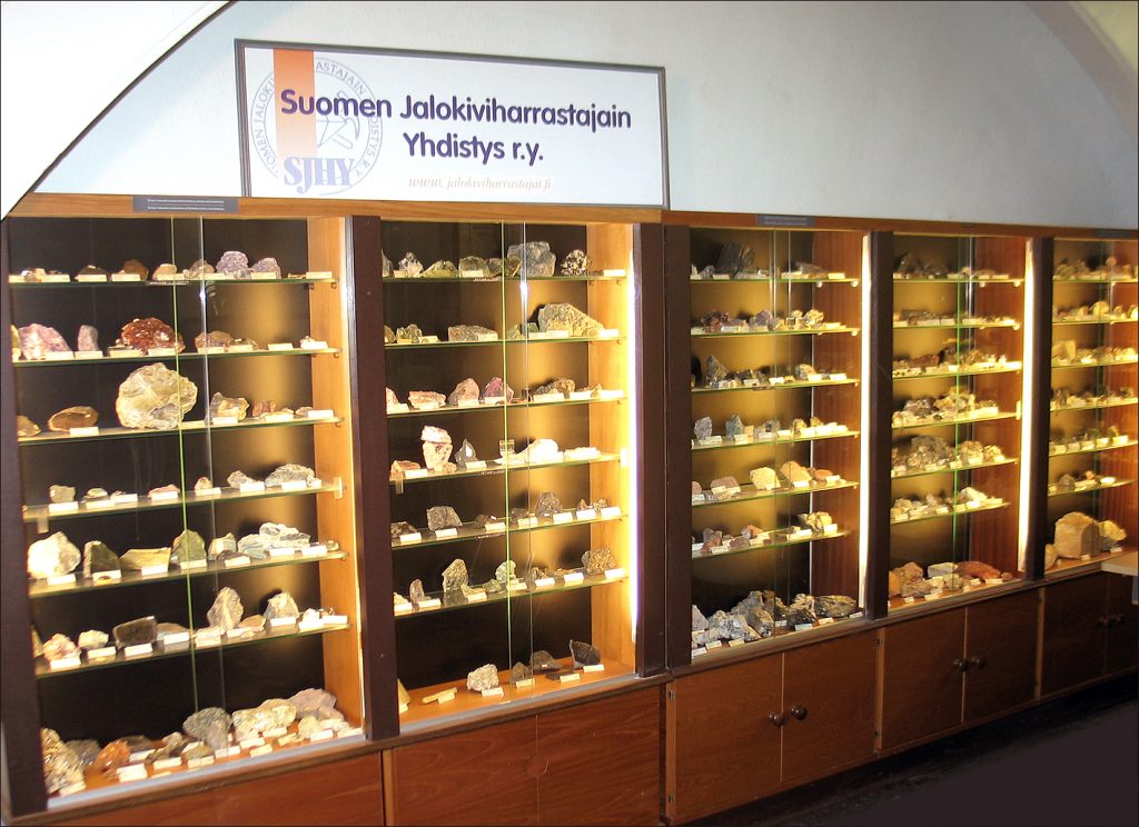 su 3.9.17 Avoimet ovet ja perinteinen kivikirppis