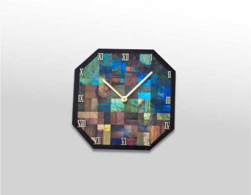 SPEKTROLIITIN MONET VÄRIT